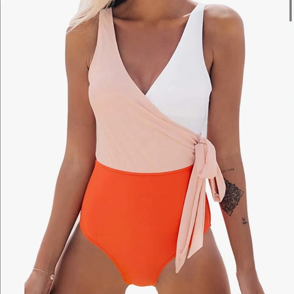 New with tags CUPSHE Women’s one piece swimsuit wrap color block tie side size S - Picture 1 of 5